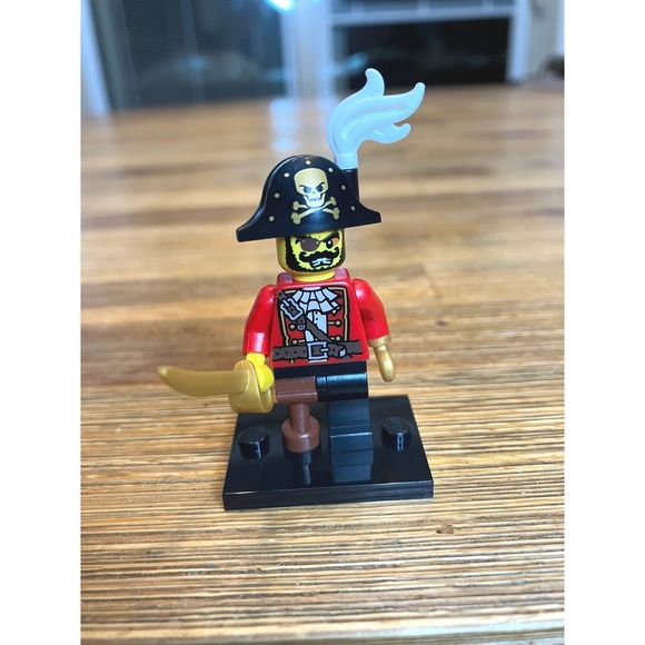 Lego Minifigure Series 8 Pirate Captain Retired Collectible - Picture 2 of 4
